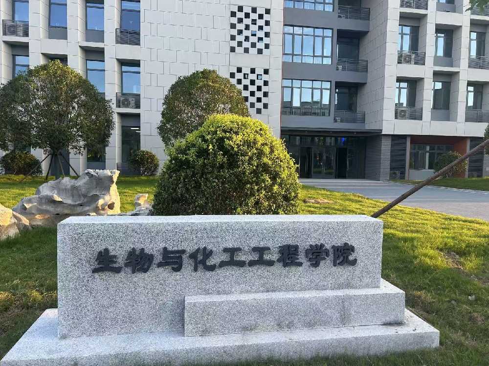 青云谱区扬州职业大学体育场高杆灯项目